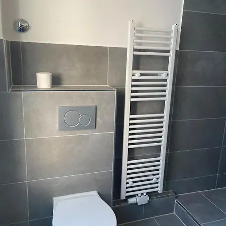 2026 Renovated 2 Bedroom With 4 Beds
